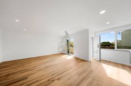 Refurbished 2 Bedroom Apartment with Balconies in Portimão