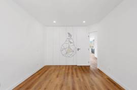 Refurbished 2 Bedroom Apartment with Balconies in Portimão