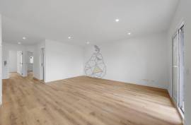 Refurbished 2 Bedroom Apartment with Balconies in Portimão