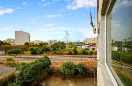 Refurbished 2 Bedroom Apartment with Balconies in Portimão