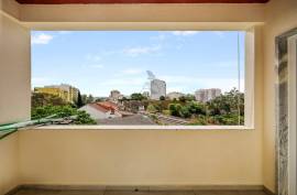 Refurbished 2 Bedroom Apartment with Balconies in Portimão