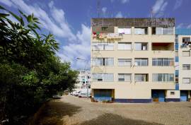 Refurbished 2 Bedroom Apartment with Balconies in Portimão