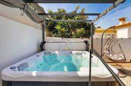 Detached House with Pool and Garage in Monte Canelas - Portimão
