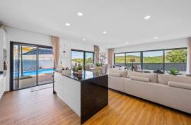 Detached House with Pool and Garage in Monte Canelas - Portimão