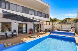 Detached House with Pool and Garage in Monte Canelas - Portimão