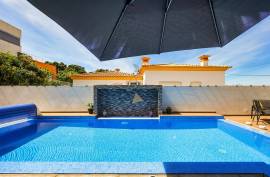 Detached House with Pool and Garage in Monte Canelas - Portimão