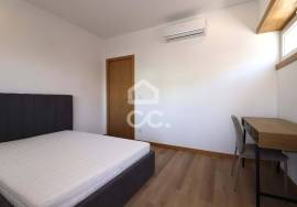 Fully refurbished villa with 6 2 bedroom apartments next to Dias da Silva, Celas.