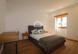 Fully refurbished villa with 6 2 bedroom apartments next to Dias da Silva, Celas.
