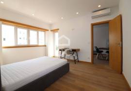 Fully refurbished villa with 6 2 bedroom apartments next to Dias da Silva, Celas.