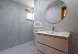 Fully refurbished villa with 6 2 bedroom apartments next to Dias da Silva, Celas.