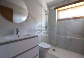 Fully refurbished villa with 6 2 bedroom apartments next to Dias da Silva, Celas.