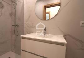 Fully refurbished villa with 6 2 bedroom apartments next to Dias da Silva, Celas.