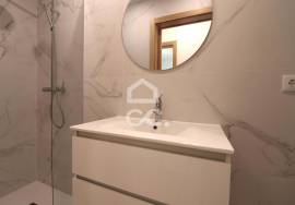 Fully refurbished villa with 6 2 bedroom apartments next to Dias da Silva, Celas.