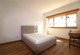 Fully refurbished villa with 6 2 bedroom apartments next to Dias da Silva, Celas.