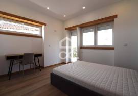 Fully refurbished villa with 6 2 bedroom apartments next to Dias da Silva, Celas.