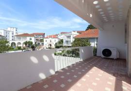 Fully refurbished villa with 6 2 bedroom apartments next to Dias da Silva, Celas.
