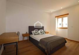 Fully refurbished villa with 6 2 bedroom apartments next to Dias da Silva, Celas.