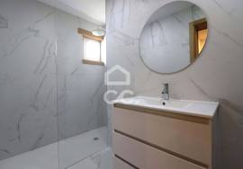 Fully refurbished villa with 6 2 bedroom apartments next to Dias da Silva, Celas.