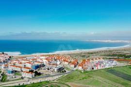 Apartamento T2 com varanda junto à Praia da Consolação