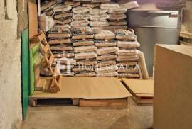 Apartment with separate storeroom