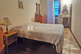 Renovated terraced house with cellar and mezzanine