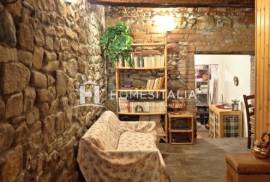Renovated terraced house with cellar and mezzanine