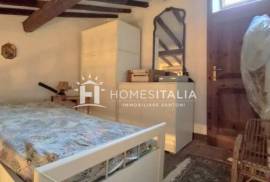 Renovated terraced house with cellar and mezzanine