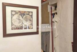 Renovated terraced house with cellar and mezzanine
