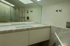 Renovated duplex with terrace in the heart of Lisbon – Premium location Príncipe Real / Avenida da Liberdade