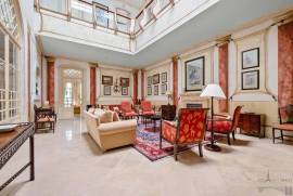 Lush historic residence with swimming pool, gym, sauna and parking in Estoril