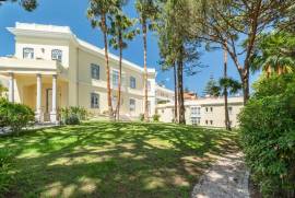 Lush historic residence with swimming pool, gym, sauna and parking in Estoril