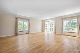 Lush historic residence with swimming pool, gym, sauna and parking in Estoril
