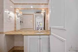 Lush historic residence with swimming pool, gym, sauna and parking in Estoril