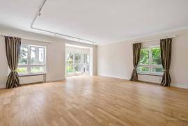 Lush historic residence with swimming pool, gym, sauna and parking in Estoril