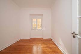 4 bedrooms refurbished for rent in Campo de Ourique