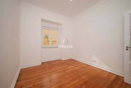 4 bedrooms refurbished for rent in Campo de Ourique