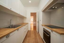4 bedrooms refurbished for rent in Campo de Ourique