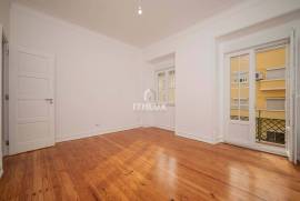 4 bedrooms refurbished for rent in Campo de Ourique
