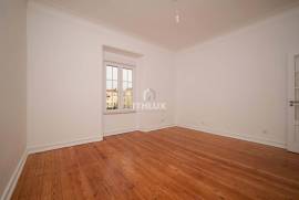 4 bedrooms refurbished for rent in Campo de Ourique