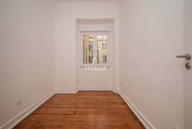 4 bedrooms refurbished for rent in Campo de Ourique