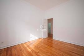4 bedrooms refurbished for rent in Campo de Ourique