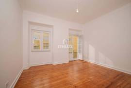4 bedrooms refurbished for rent in Campo de Ourique