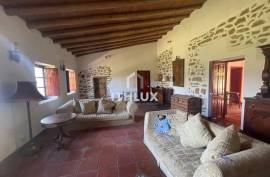 Charming Algarve Countryside Property with Large Plot, in Agostos, Santa Bárbara de Nexe, Faro