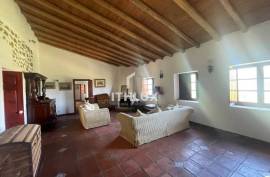 Charming Algarve Countryside Property with Large Plot, in Agostos, Santa Bárbara de Nexe, Faro