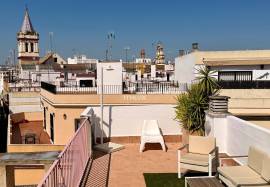 Duplex with private terrace of 33 m² in the center of Seville – Macarena area