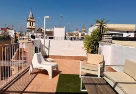 Duplex with private terrace of 33 m² in the center of Seville – Macarena area