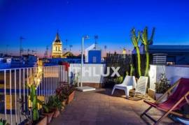 Duplex with private terrace of 33 m² in the center of Seville – Macarena area