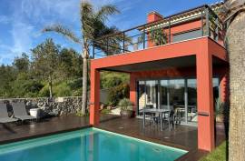4 Bedroom Terraced House in Charneca, Cascais – Comfort, Sea and Mountain Views