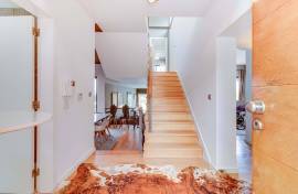 4 Bedroom Terraced House in Charneca, Cascais – Comfort, Sea and Mountain Views