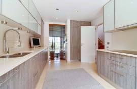 4 Bedroom Terraced House in Charneca, Cascais – Comfort, Sea and Mountain Views
